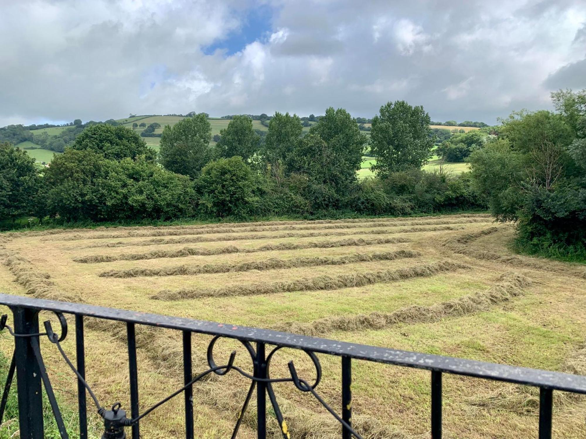 Beaconsfield Farm Apartment Wells Bagian luar foto
