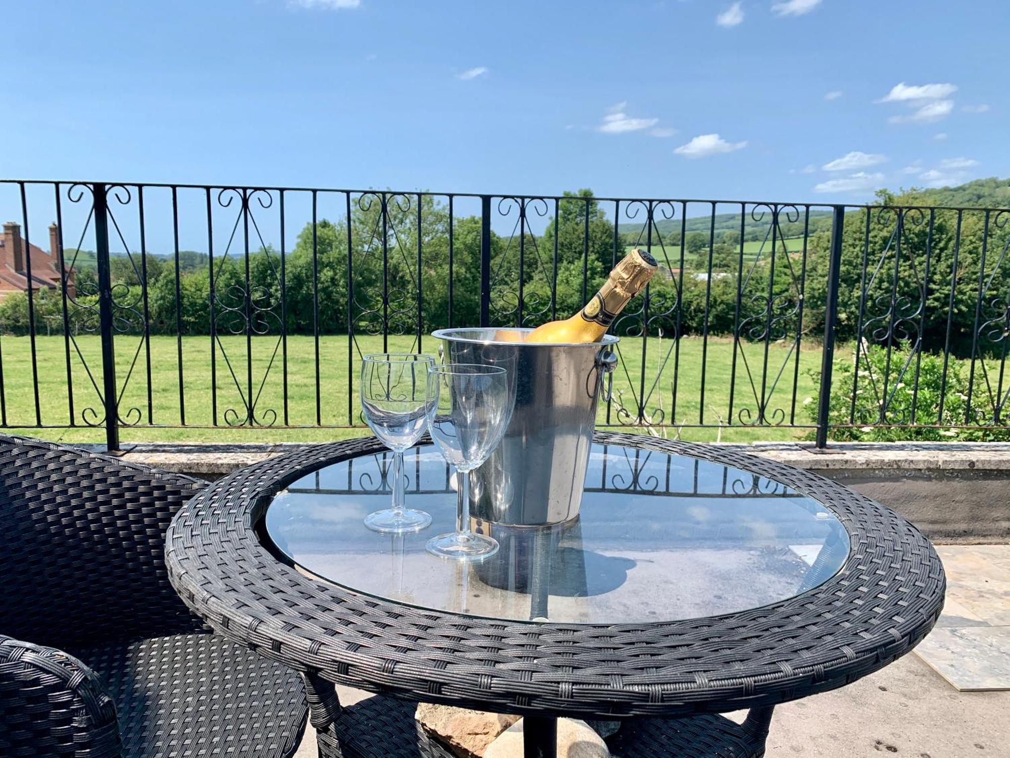 Beaconsfield Farm Apartment Wells Bagian luar foto