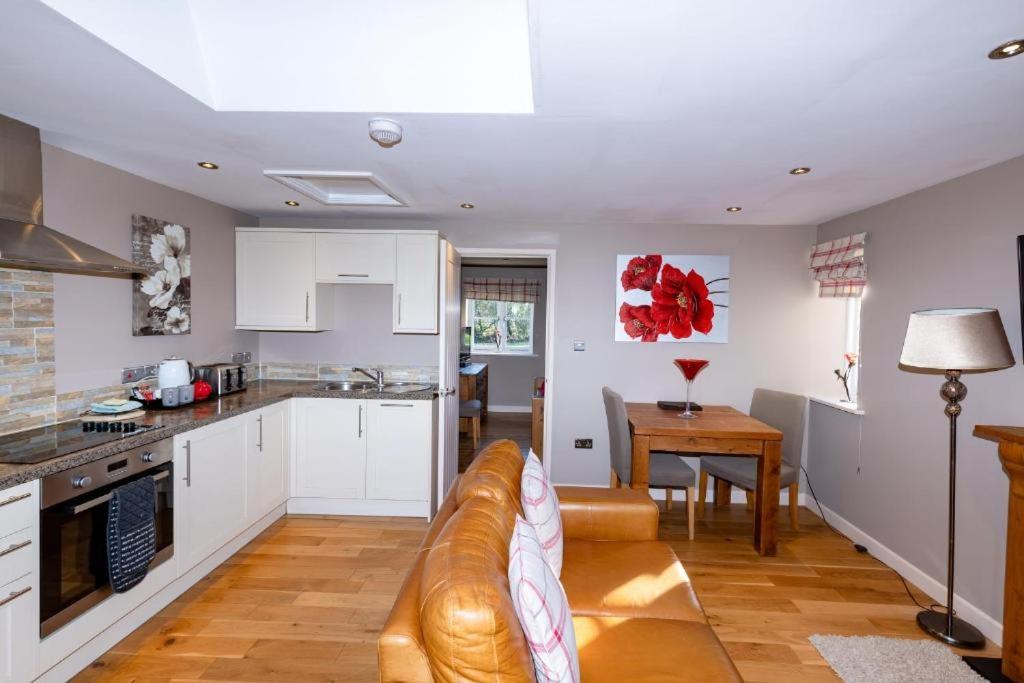 Beaconsfield Farm Apartment Wells Bagian luar foto