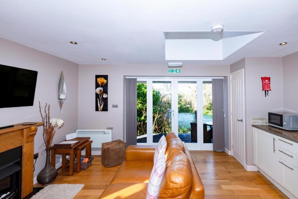 Beaconsfield Farm Apartment Wells Bagian luar foto