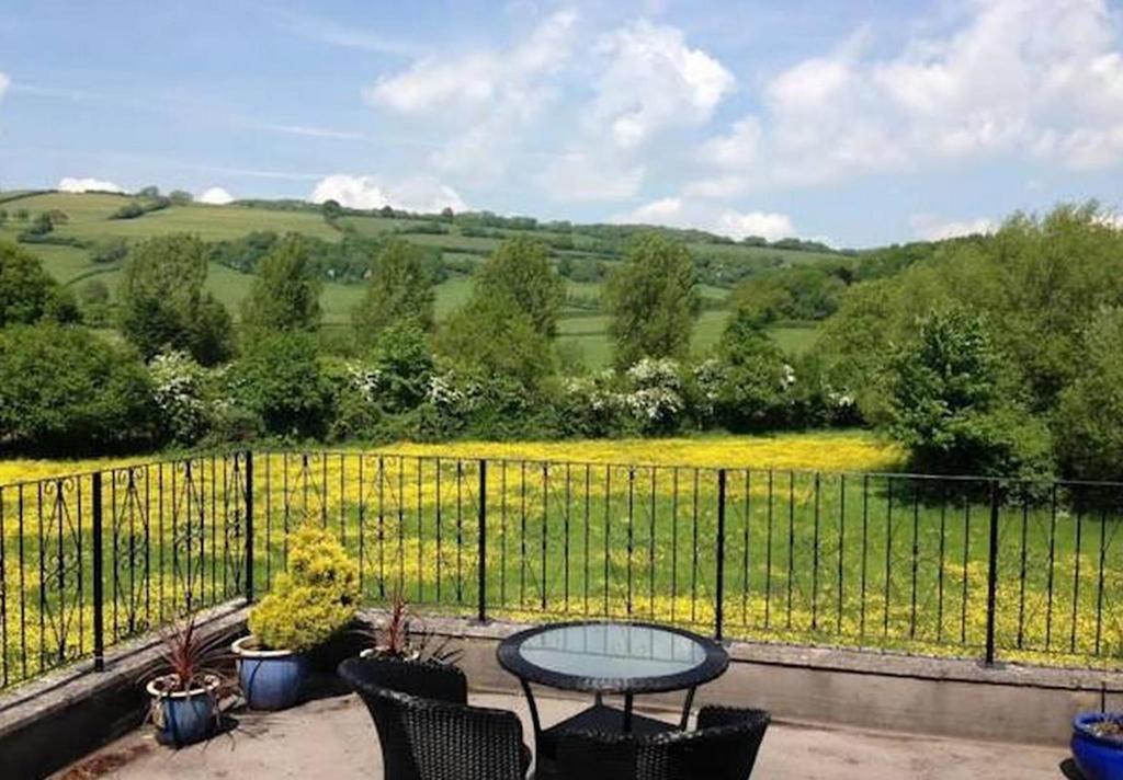 Beaconsfield Farm Apartment Wells Bagian luar foto