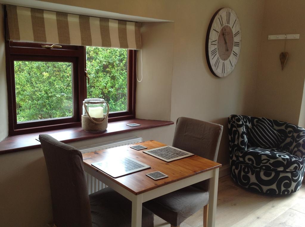 Beaconsfield Farm Apartment Wells Bagian luar foto